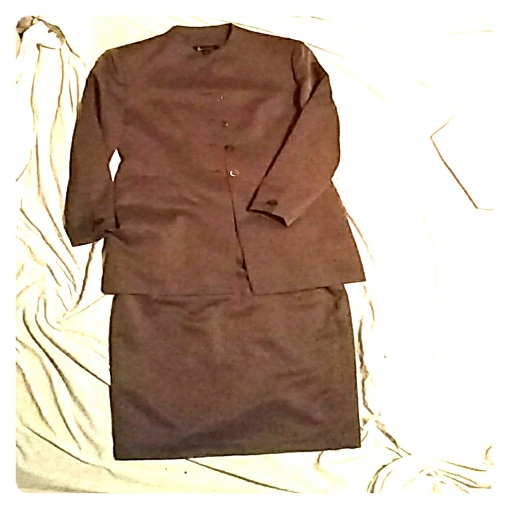 Larry Levine skirt suit